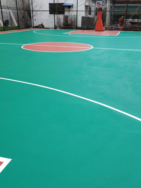 沅陵 球场长期使用易出现地面开裂